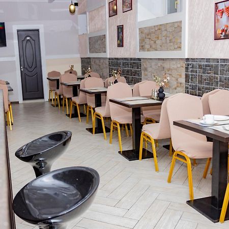 Lolo Hotel Kisinyov Kültér fotó