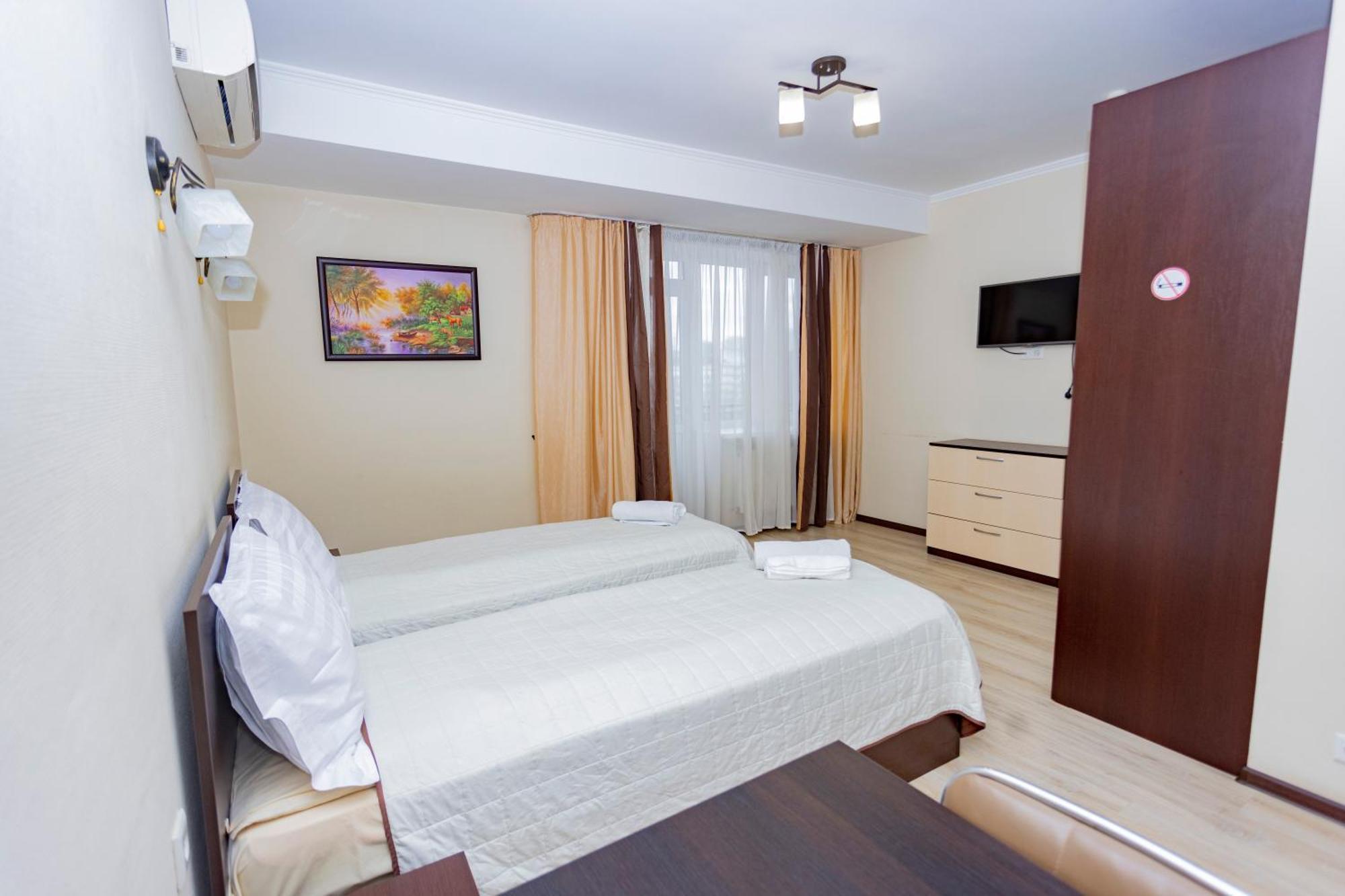 Lolo Hotel Kisinyov Kültér fotó