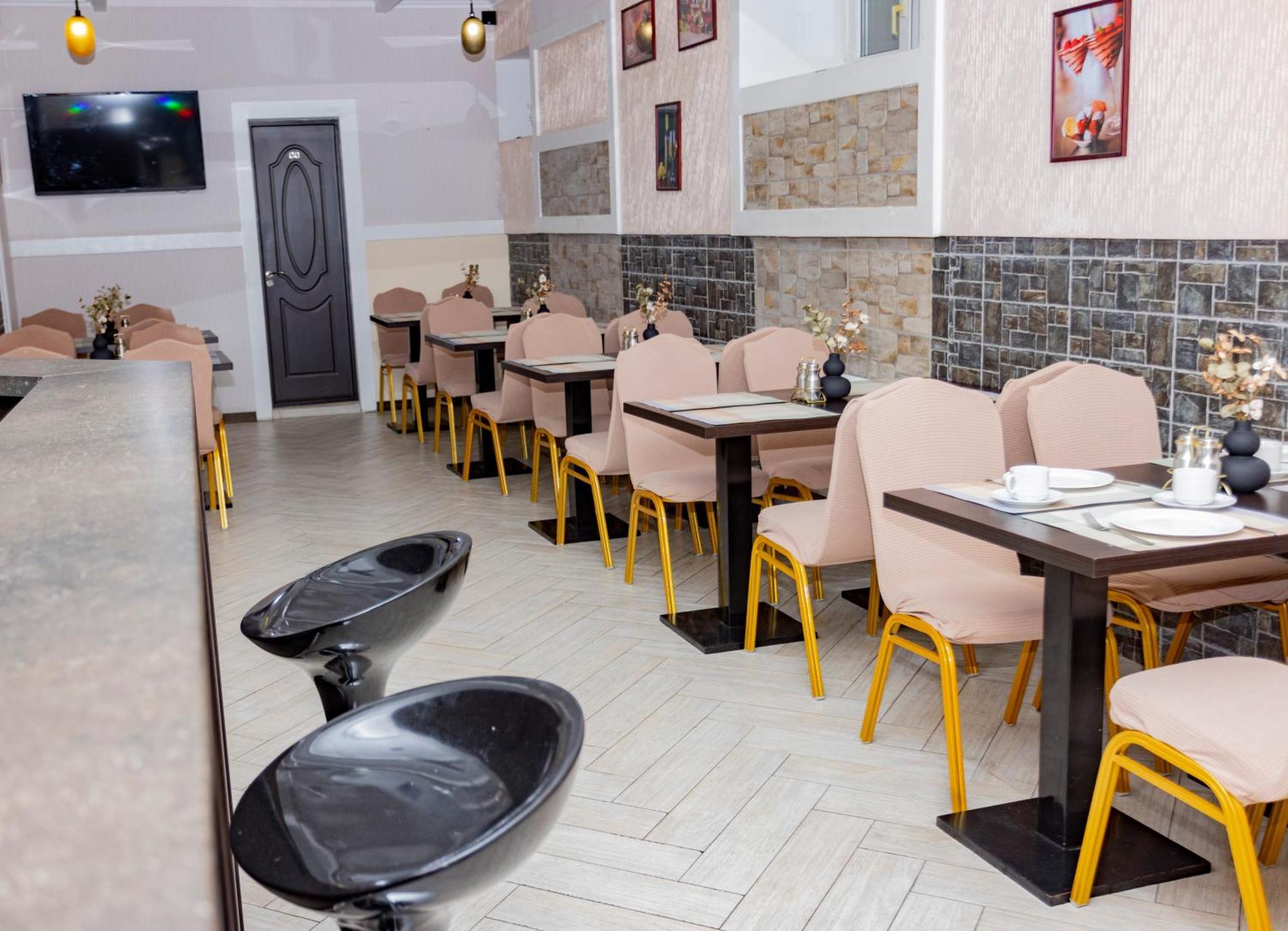 Lolo Hotel Kisinyov Kültér fotó